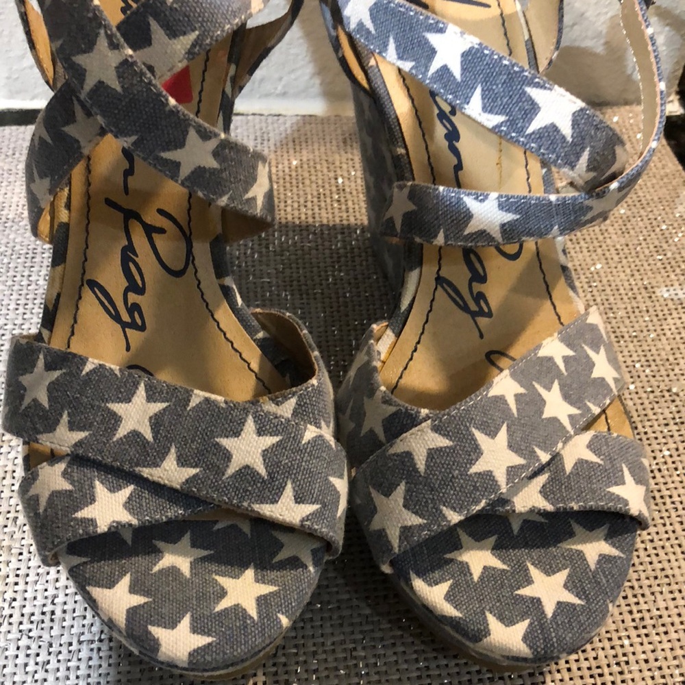 Light blue textile wedges with stars